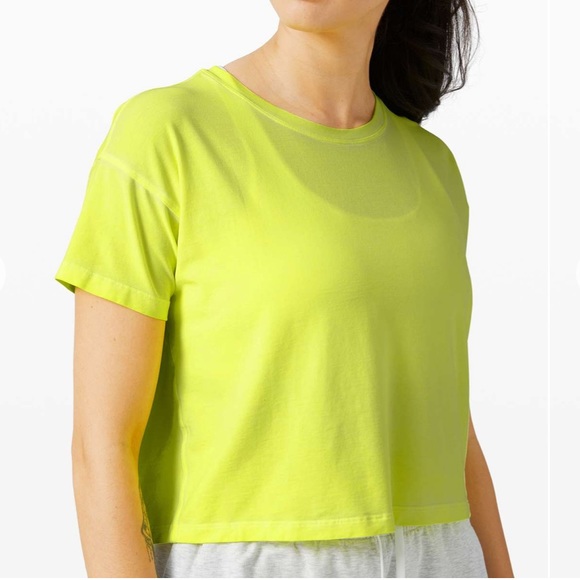 ❤️ Lululemon Cates Tee Size 4 Yellow - Picture 8 of 8